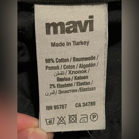 Mavi jeans. Black. Size 26, 32 inseam. - Picture 8 of 9